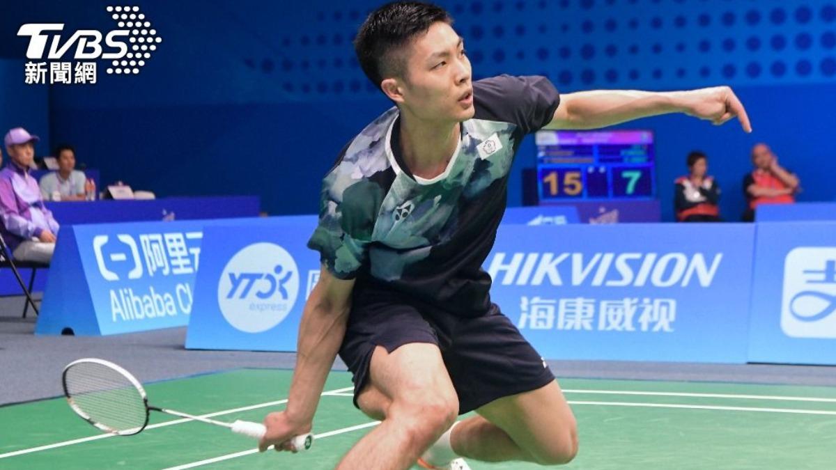 台灣羽球一哥周天成在中國羽球公開賽男單決賽擊敗法國好手波波夫,歷經三局激戰奪下本季首冠!(資料照/TVBS)