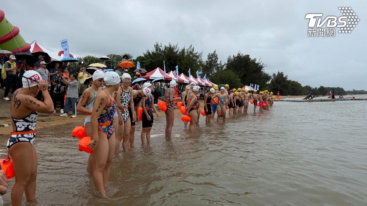 儘管賽事因海況縮減賽程,選手們仍用輕鬆心情完成挑戰。(圖/程子奕攝)