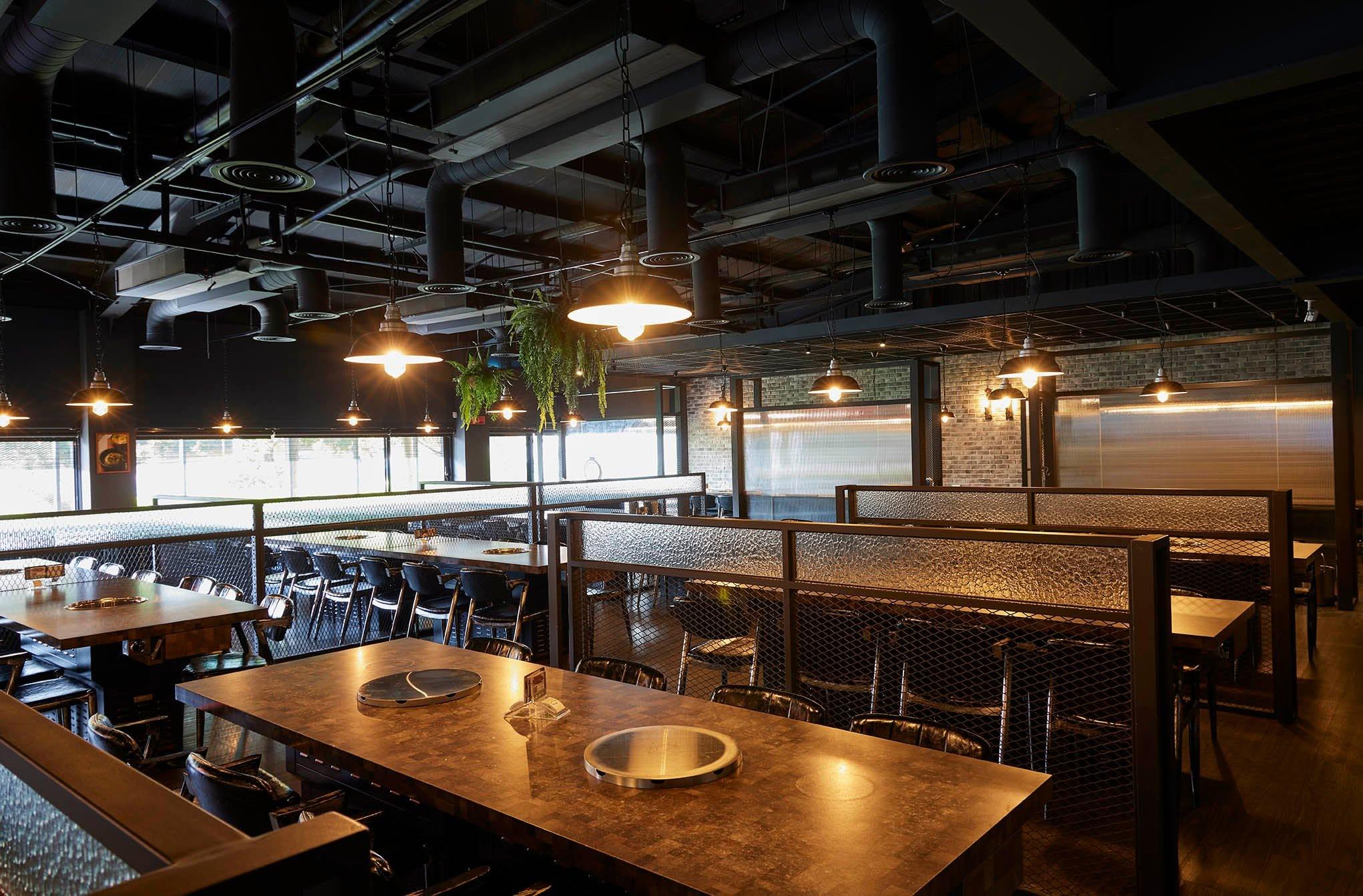 燒肉店內的用餐氛圍，以及裝潢擺設也是影響的因素。（圖／翻攝自森森燒肉臉書）