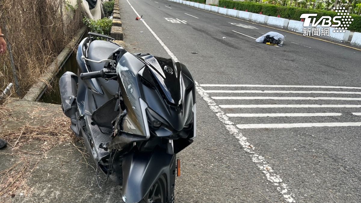 屏東離奇車禍!38歲清潔員自撞石墩墜溝「臟器外露」慘死