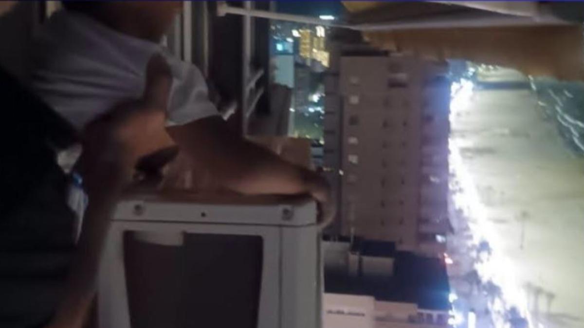 父外出購物孩丟家!8歲西國童深夜懸掛21樓高冷氣機上