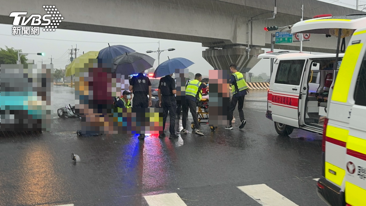 嘉義雙載機車偏移撞公車 後座老母「下肢捲巨輪」1死1重傷