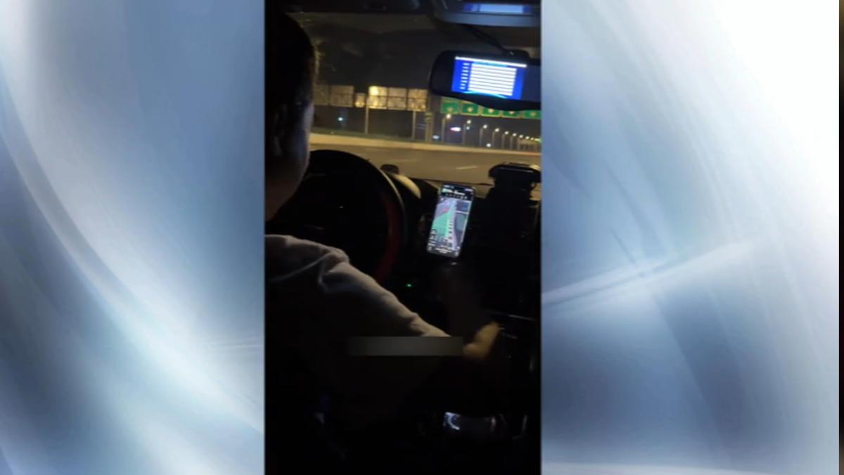 上海浦東機場驚傳計程車司機惡意丟包乘客!司機假裝車輛故障,將乘客棄於路邊後返回機場領取「短途票」免排隊再次載客。(圖/抖音)
