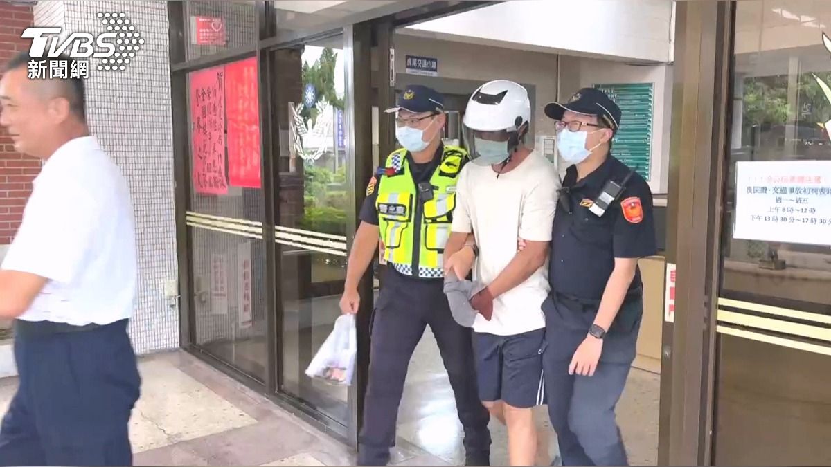 17歲少年遭撞飛　冷血駕駛拖行200米棄路邊。(圖／TVBS)