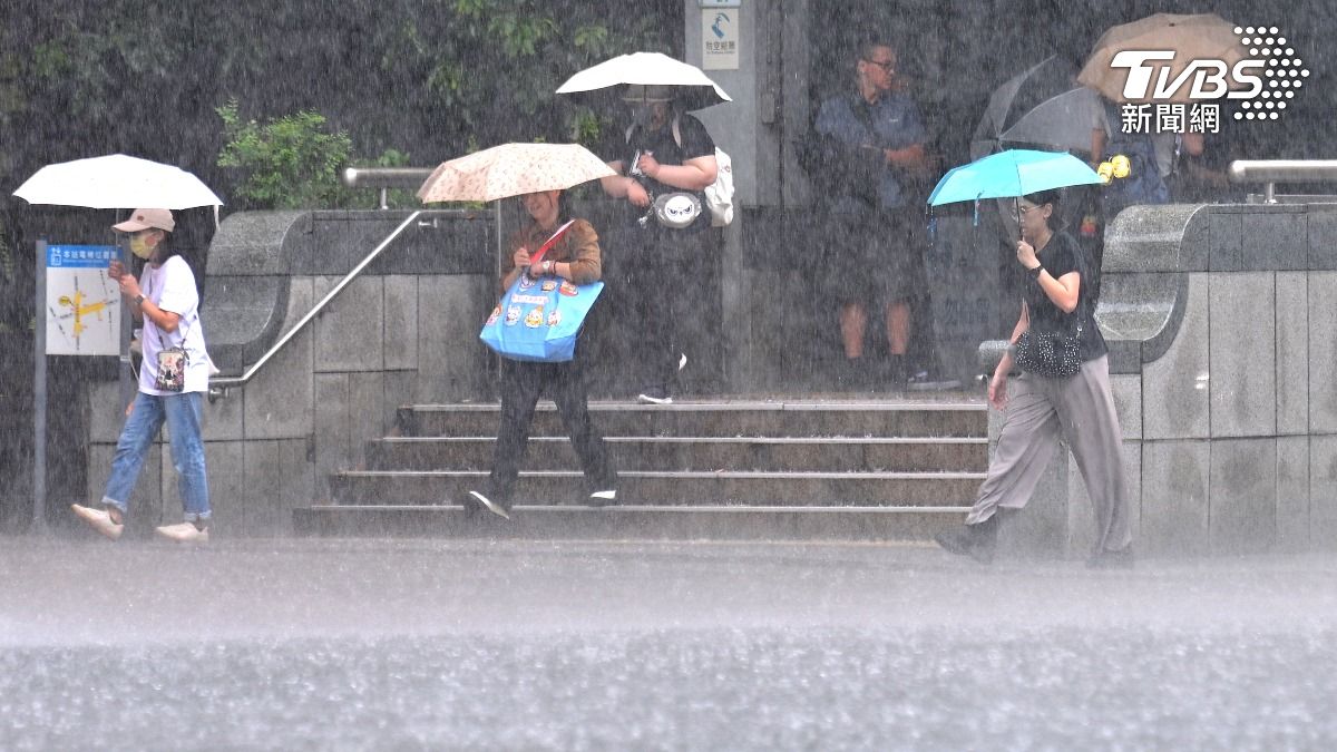 明天天氣／雷雨轟炸！一圖看「本週雨區」　颱風白海豚最新路徑曝