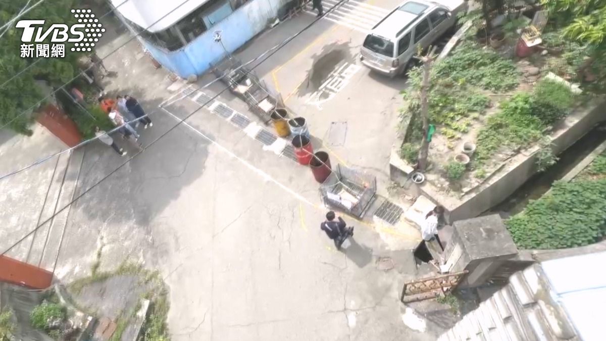 30萬買路索600萬通行費！居民怒轟「土地蟑螂」(圖/TVBS)