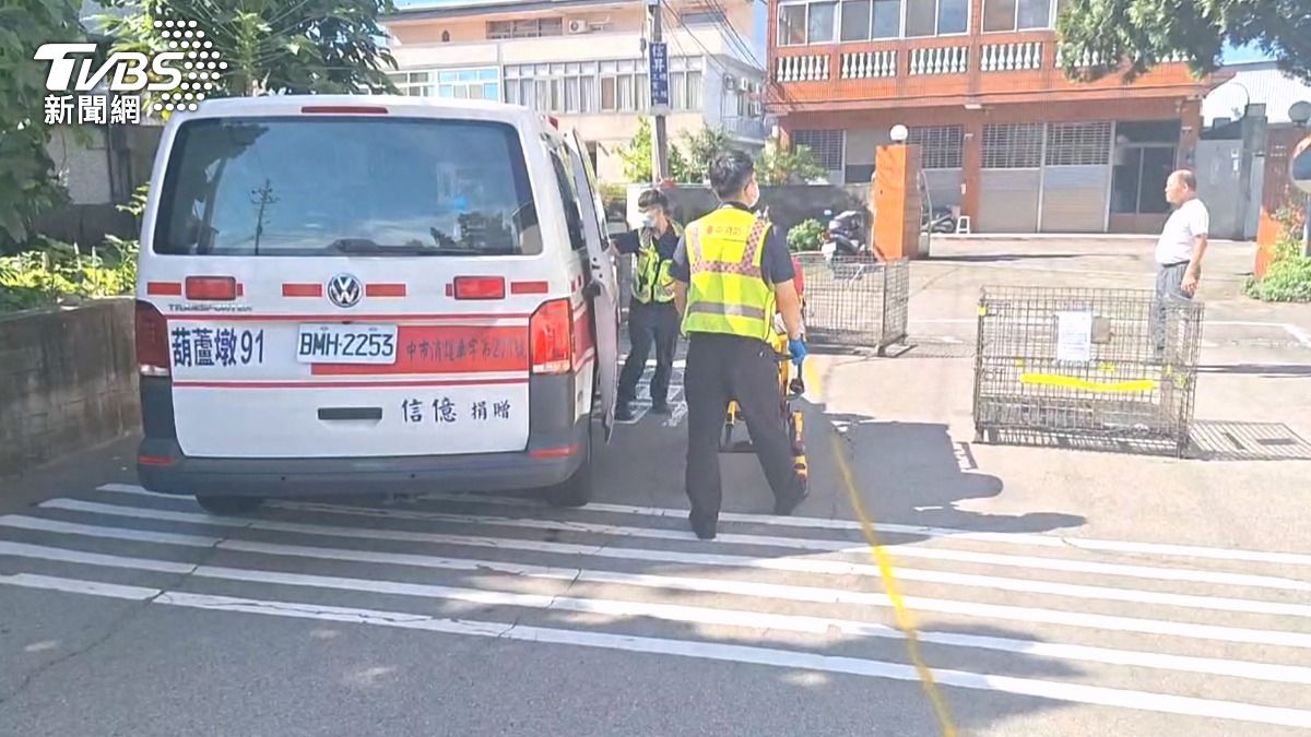 30萬買路索600萬通行費！連救護車也無法進入救人(圖/TVBS)