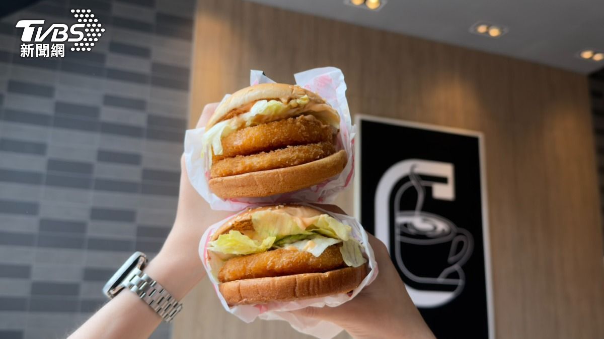 麥當勞海味揚蝦堡、海味雙層揚蝦堡。(圖/陳昫蓁攝)