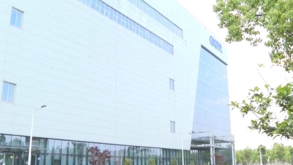 大陸國產記憶體龍頭長鑫科技上市首日，股價一開盤就暴漲超過 471%。（圖／央視）