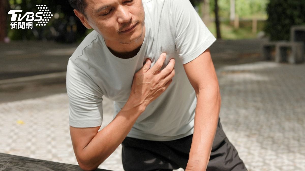 以為感冒！52歲男胸悶2週竟「心臟破洞」　醫曝4大警訊別忽略