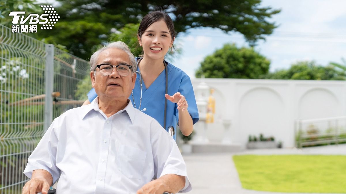 暑假出遊放不下長輩？台南推「1服務」　照顧者也能安心喘口氣