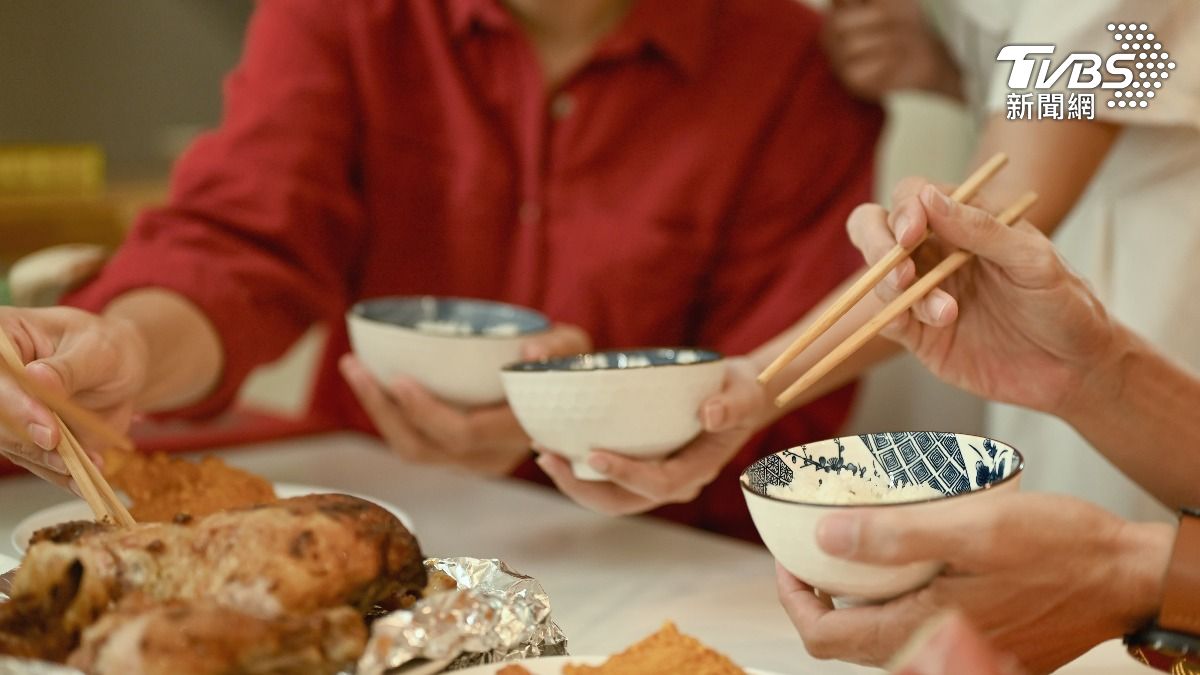 要人叫才吃飯?長輩「超煩習慣」全網抓狂:以為自己是大爺