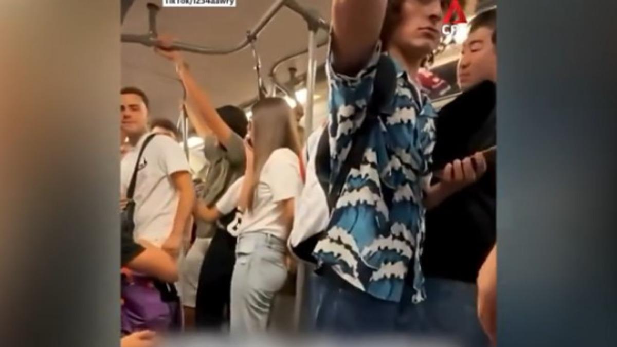 事發畫面。(圖/YT@新加坡亞洲新聞台)