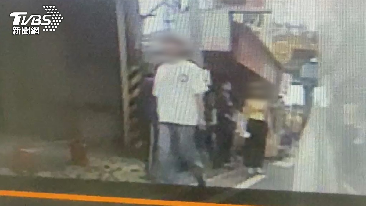 新北的李姓大一生與四名朋友,25號到台南旅遊三天兩夜,最後一天恍神撞死蚵農,車禍當下,十分慌張(圖/TVBS)