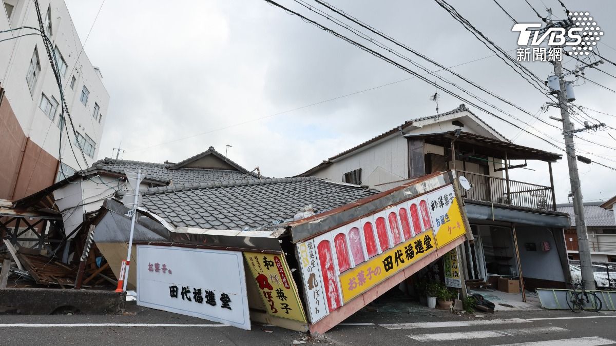 截至29日清晨6時50分為止，震度1以上的有感餘震已超過150次。（圖／達志影像美聯社）