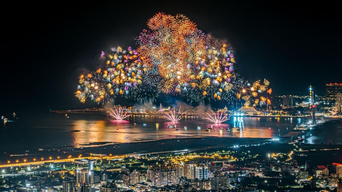 最強夏夜盛宴!「淡水煙火」連放3週 還有河上燈光秀、音樂季