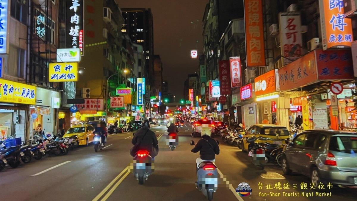 就在車水馬龍道路兩側騎樓下的延三夜市,早年因聚集大量勞動人口和運將大哥,發展出便宜、大碗且紮實的古早飲食文化。(圖/翻攝自延三觀光夜市臉書)