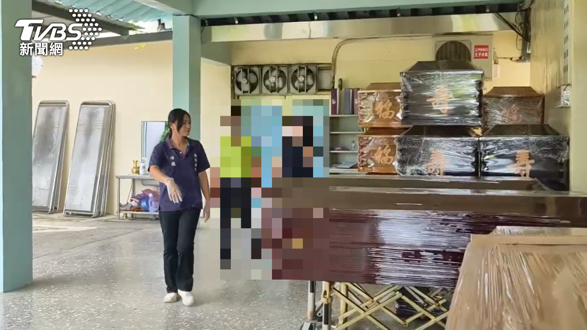 休旅車失控衝對向釀3死！檢今相驗　家屬悲赴殯儀館不發一語