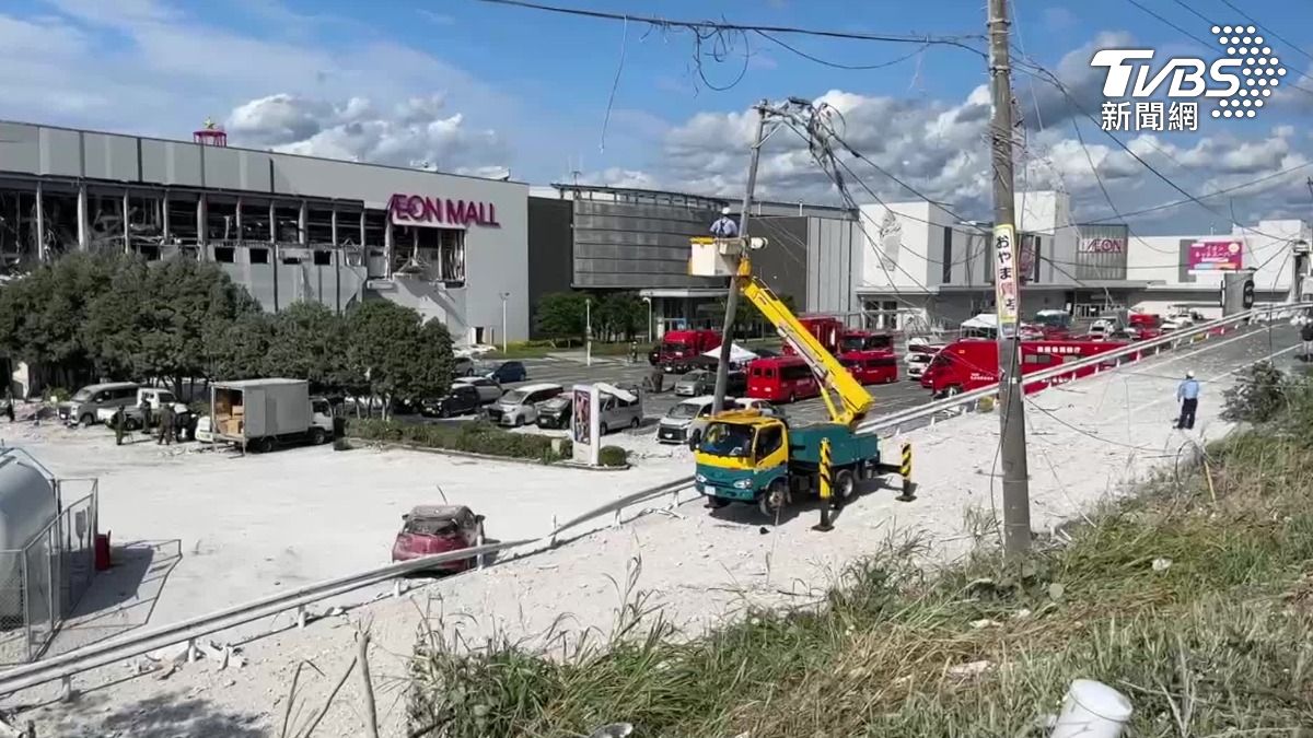 跟時間賽跑！重型機具今晚進熊本AEON　為搜救隊開路