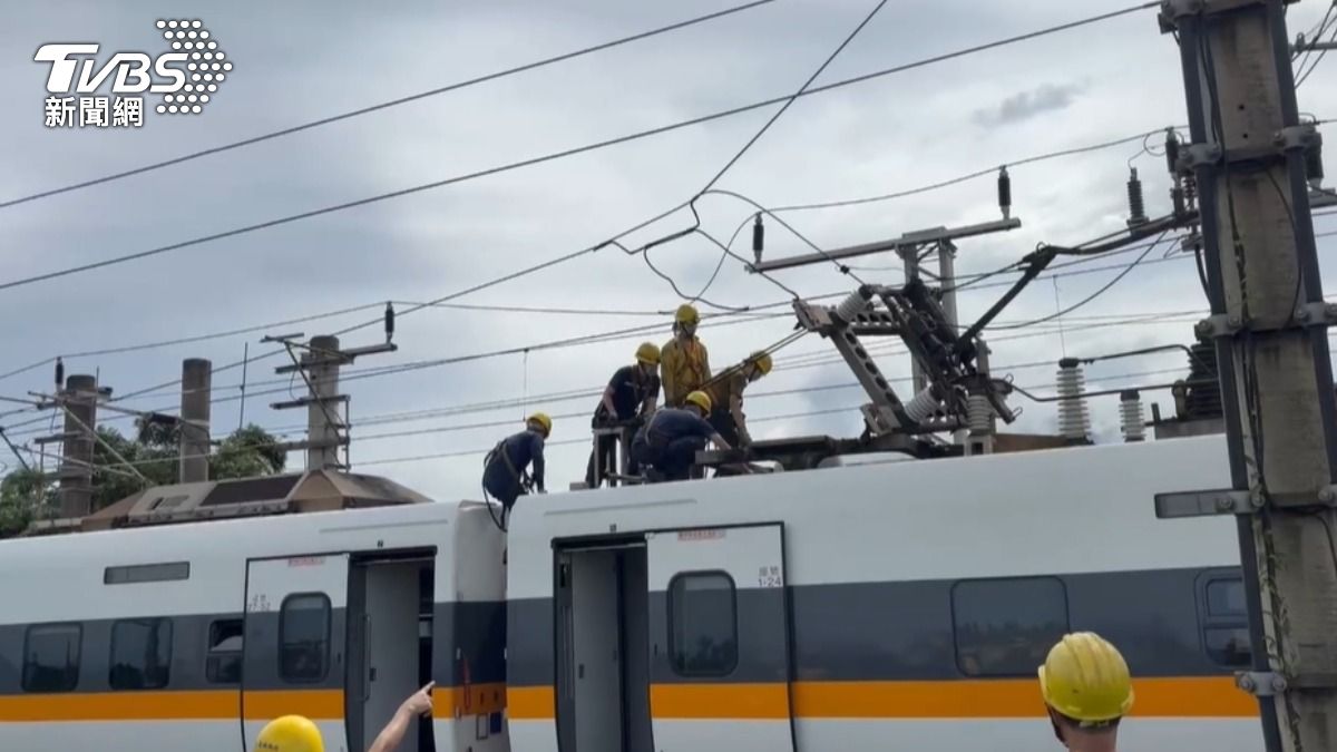 台鐵預估晚間8時完成電車線設備修復。（圖／TVBS）
