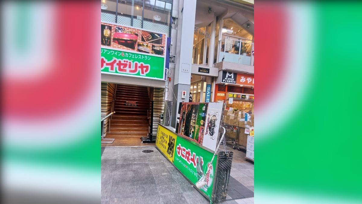 熊本強震，劇烈搖晃，連店家招牌都倒下來。（圖／民眾提供）