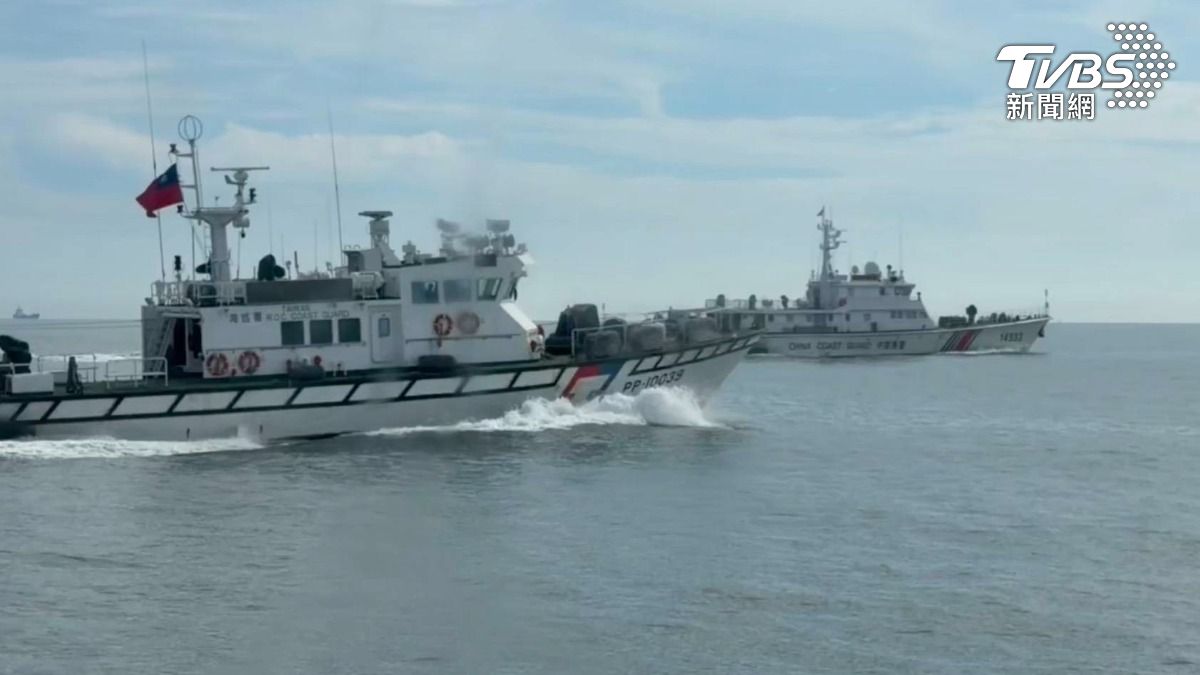 緊張!中國海警船兵分2路闖金門 海巡「1對1」對峙畫面曝光