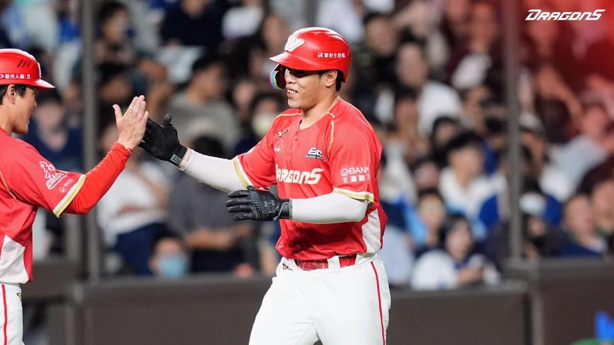 陳子豪31歲生日當天開轟。（圖／翻攝自味全龍官方臉書）