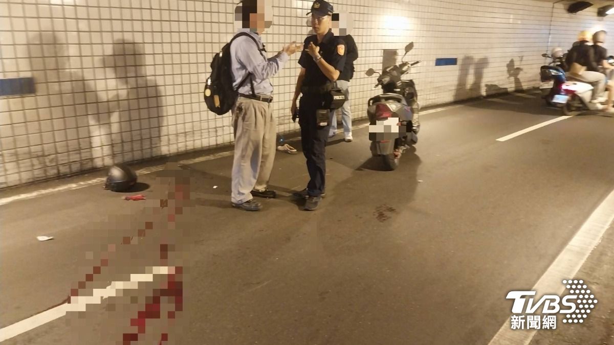 高雄楠梓百慕達車禍　騎士猛摔留「駭人血痕」命危搶救中