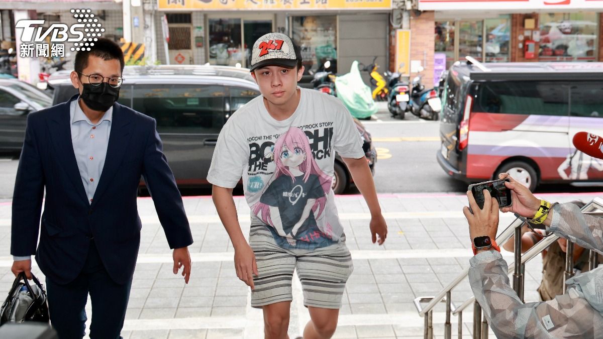 孫安佐現身士院開庭。(圖/鄭名崴攝)