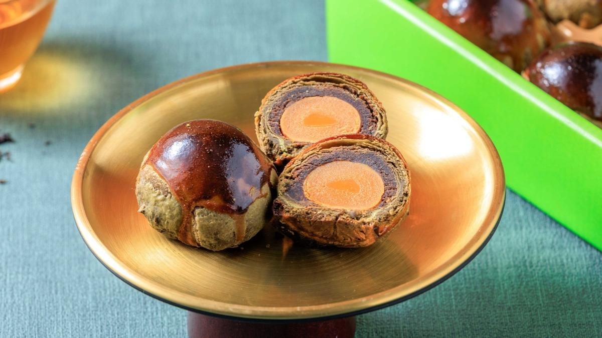 貓茶町鐵觀音蛋黃酥禮盒。(圖/業者提供)