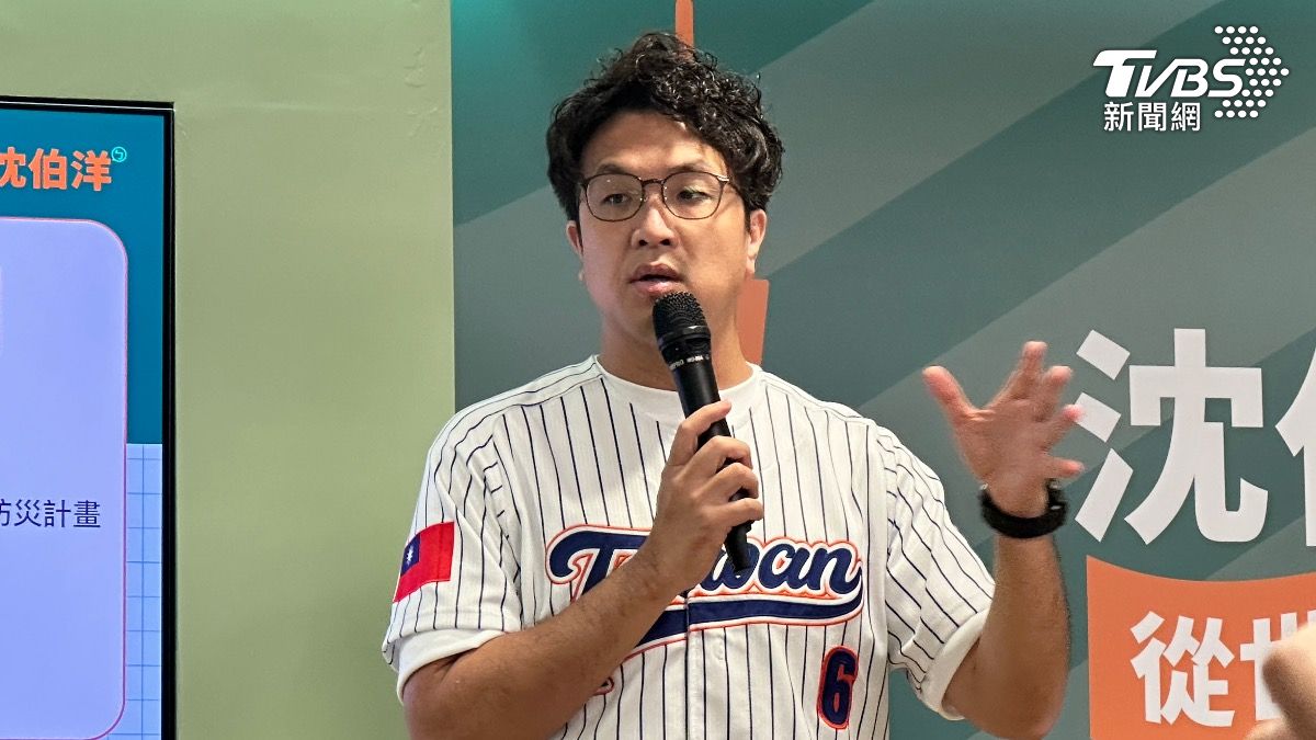 民進黨台北市長參選人沈伯洋介紹此次訪美城市交流的項目。（圖／潘袁詩羽攝）