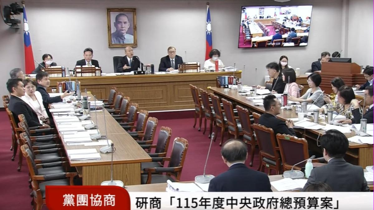 槓上翁曉玲!韓國瑜為這事罕見動怒問「這會到底還要不要開?」