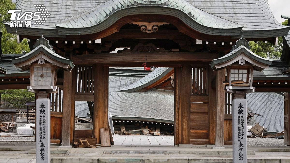 熊本強震導致神社八代宮幾乎全毀,被修復的機率極低。(圖/達志影像美聯社)