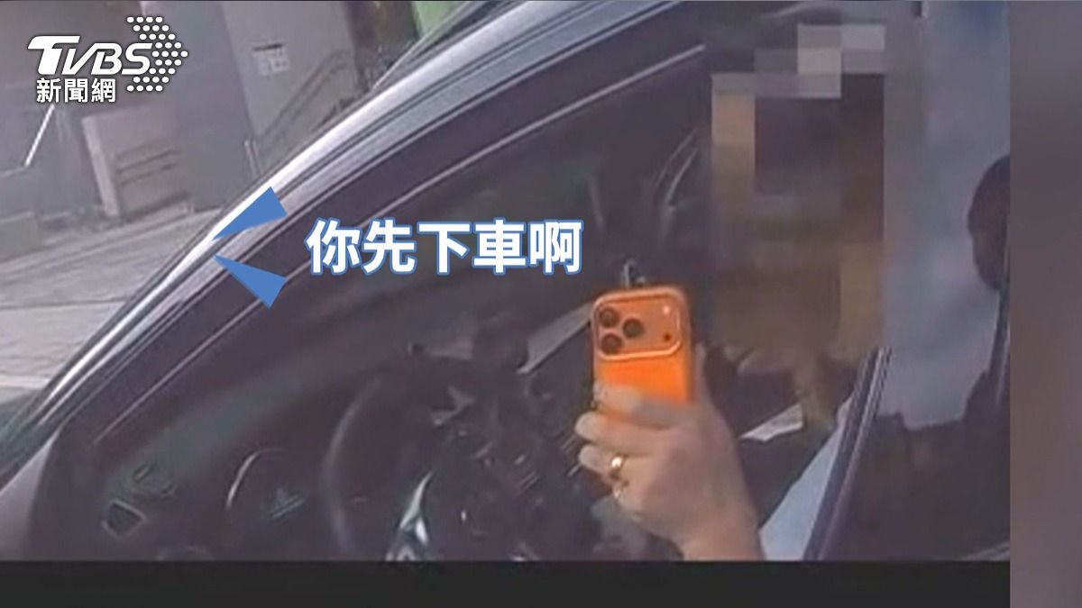 毒駕嫌犯開註銷車牌車輛被攔查，手抖不停還嗆警po影片（圖/TVBS）