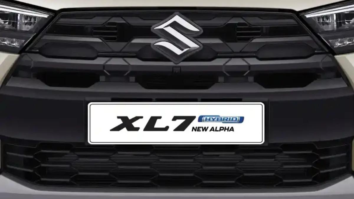 新款XL7換上重新設計的前水箱護罩與前保險桿飾條,讓車頭視覺更具層次感。(圖/Suzuki提供)