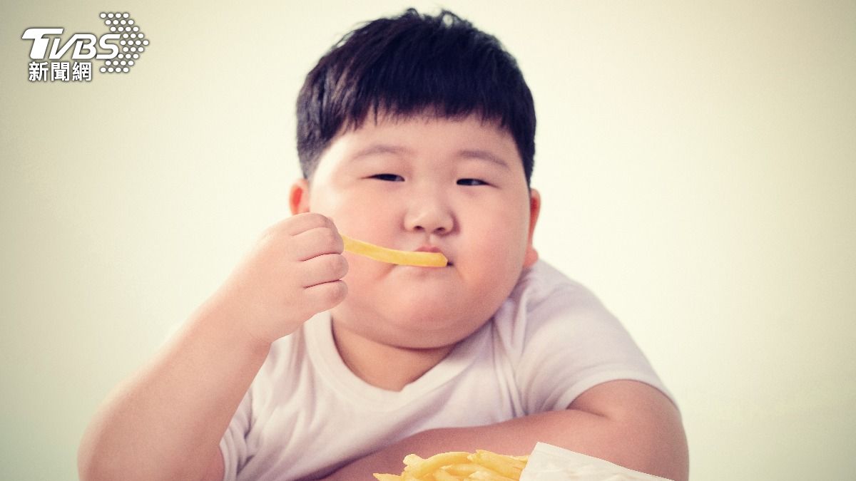 小時候胖不是胖?研究揭「1類食物」恐重塑大腦:少買超加工食品