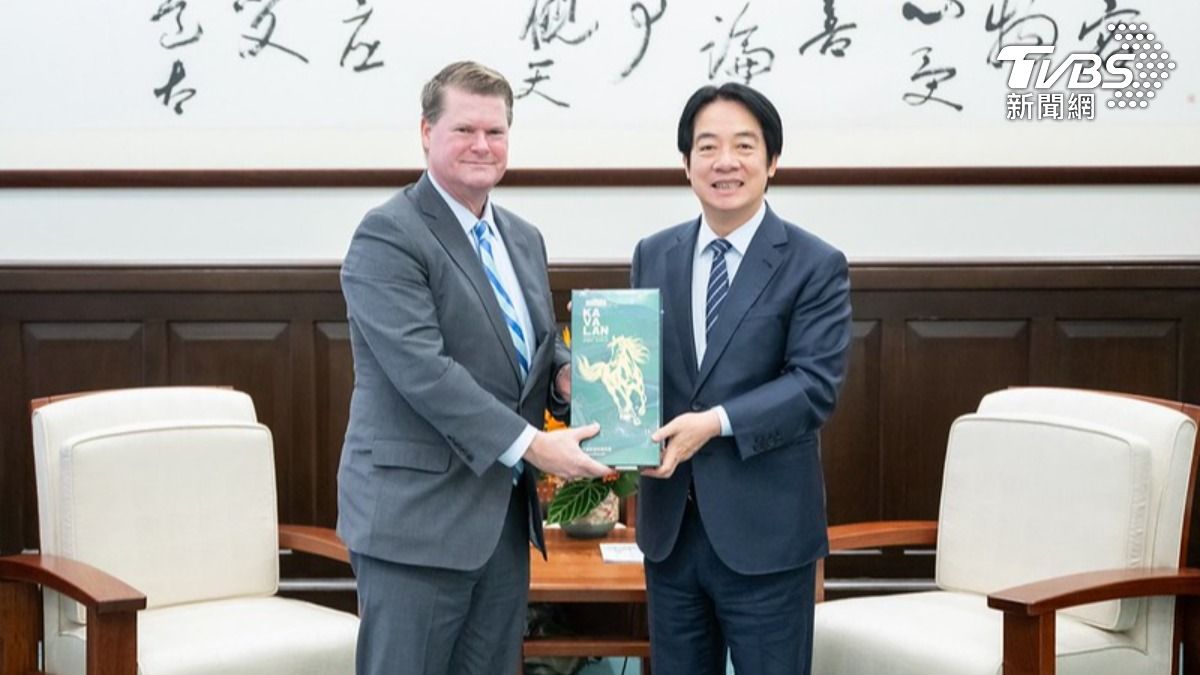 前美國印太安全事務部助理部長、印太安全研究所主席薛瑞福率團訪台，今日總統賴清德見面。（圖／總統府提供）