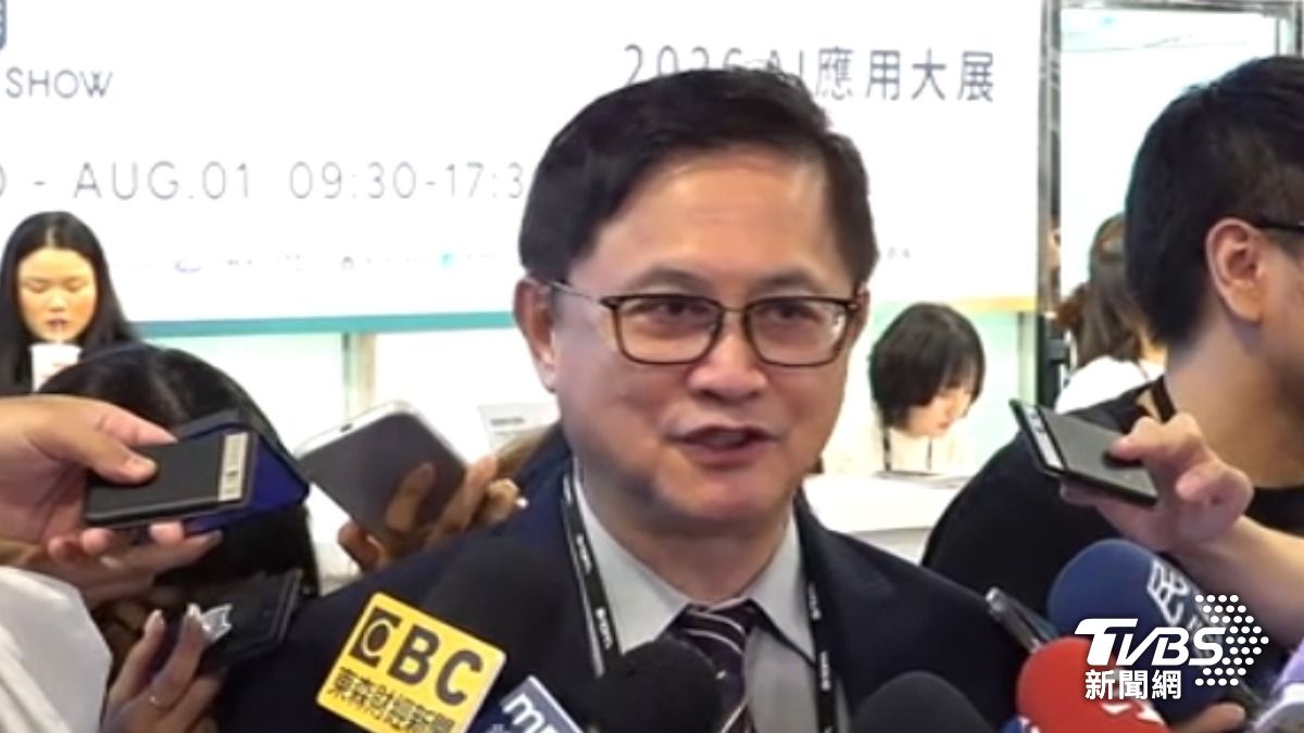 和碩董事長童子賢建議,大家別天天盯著耶誕燈一般的紅綠盤面。(圖/TVBS)