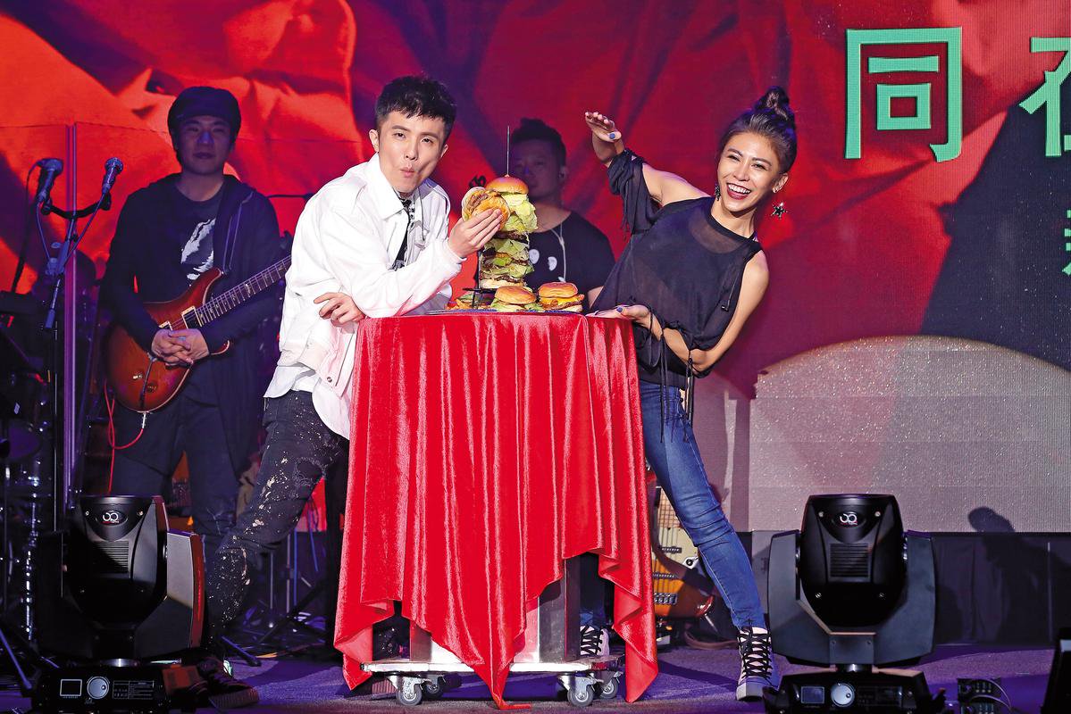 艾怡良登新科金曲歌后,活動邀約不斷,人氣超夯。