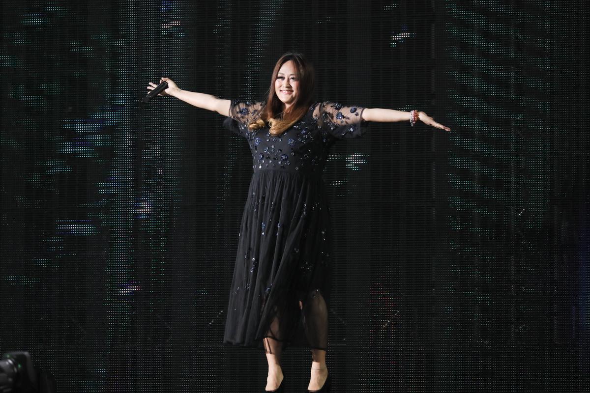 家家擔任演唱會開場嘉賓,演唱〈命運+塵埃〉〈I Love You Bon Bon〉〈家家酒〉等歌曲,跨年將在台南、高雄演出。(相信音樂提供)