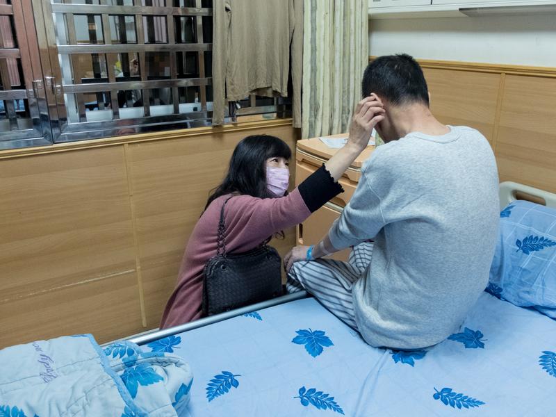 【迫遷龍發堂】傳精障者當證人再強制送醫 家屬控衛生局蠻橫