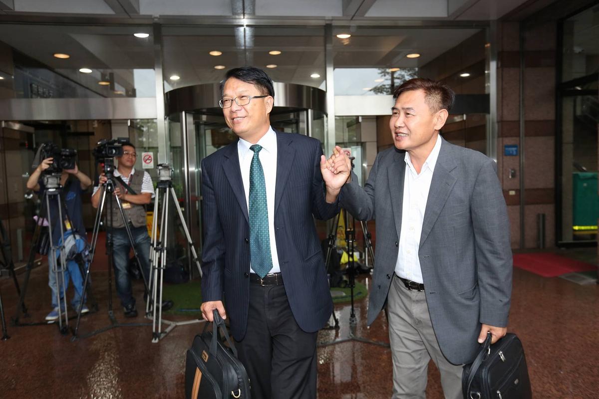 有意爭取民進黨台南市長提名的前台南市副市長顏純左(左)、民進黨前副秘書長李俊毅(右)。