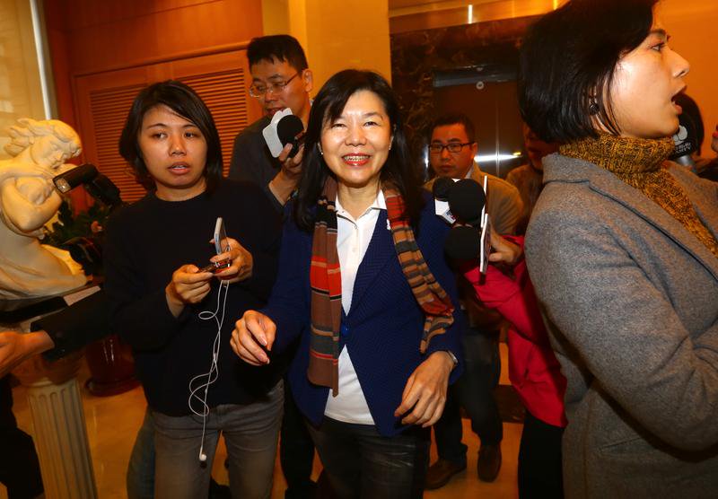 鷹派勝出 婦聯會捐343億給國庫翻盤