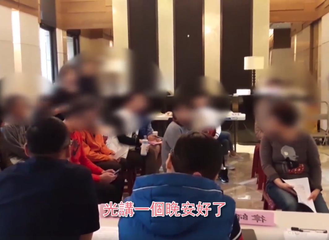女性住戶強調,「光講一個『晚安』,我們住在你們樓上樓下都聽得到。」(翻攝自Hong Kong Attitude 香港態度臉書)