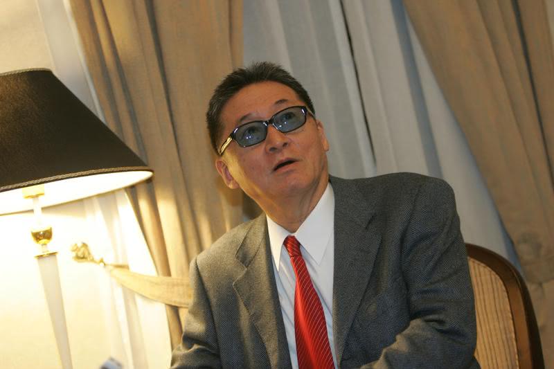 噴催淚瓦斯、秀褲襠　李敖立院問政不按牌理出牌