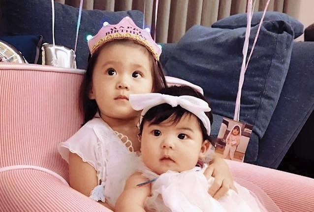修杰楷表示咘咘現在已經像個小大人一樣,喜歡對妹妹Bo妞說教。