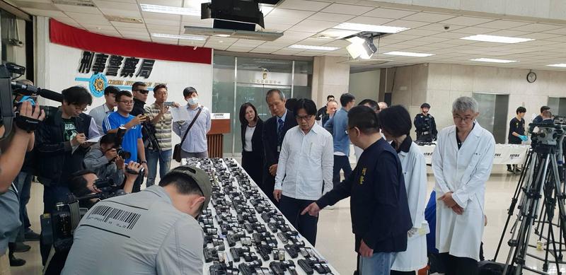 竹聯幫策畫走私軍火 臉書聯繫共犯領貨露餡