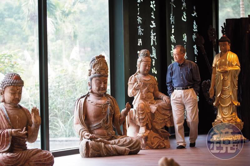 墜10層樓深谷獲救 他硬要家人拍照紀念