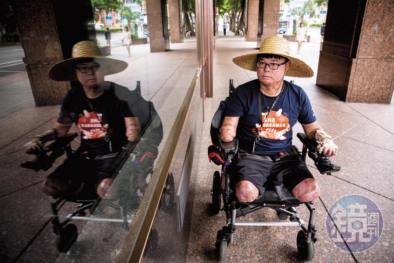 上完廁所自己擦屁股 沒人相信他做得到