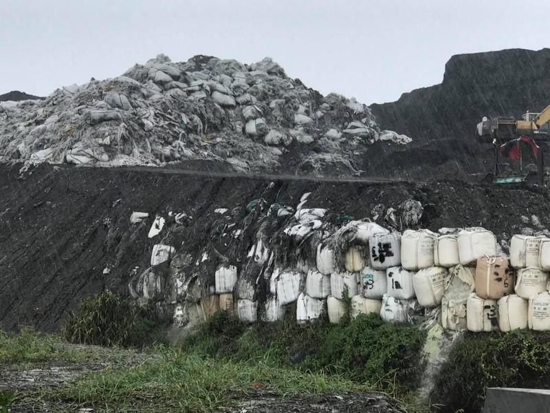 廢棄物遭暴雨沖入河 屏環保局:業者稱非有害